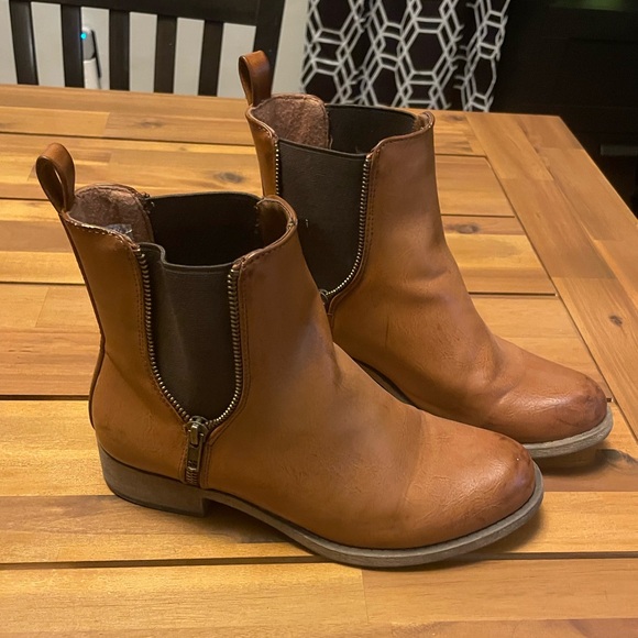 Chelsea Boot - Picture 3 of 6